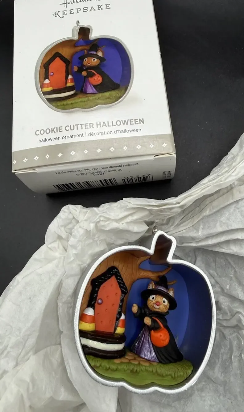 Hallmark “Cookie Cutter Halloween” Mouse Witch in Pumpkin Cookie New! -44D